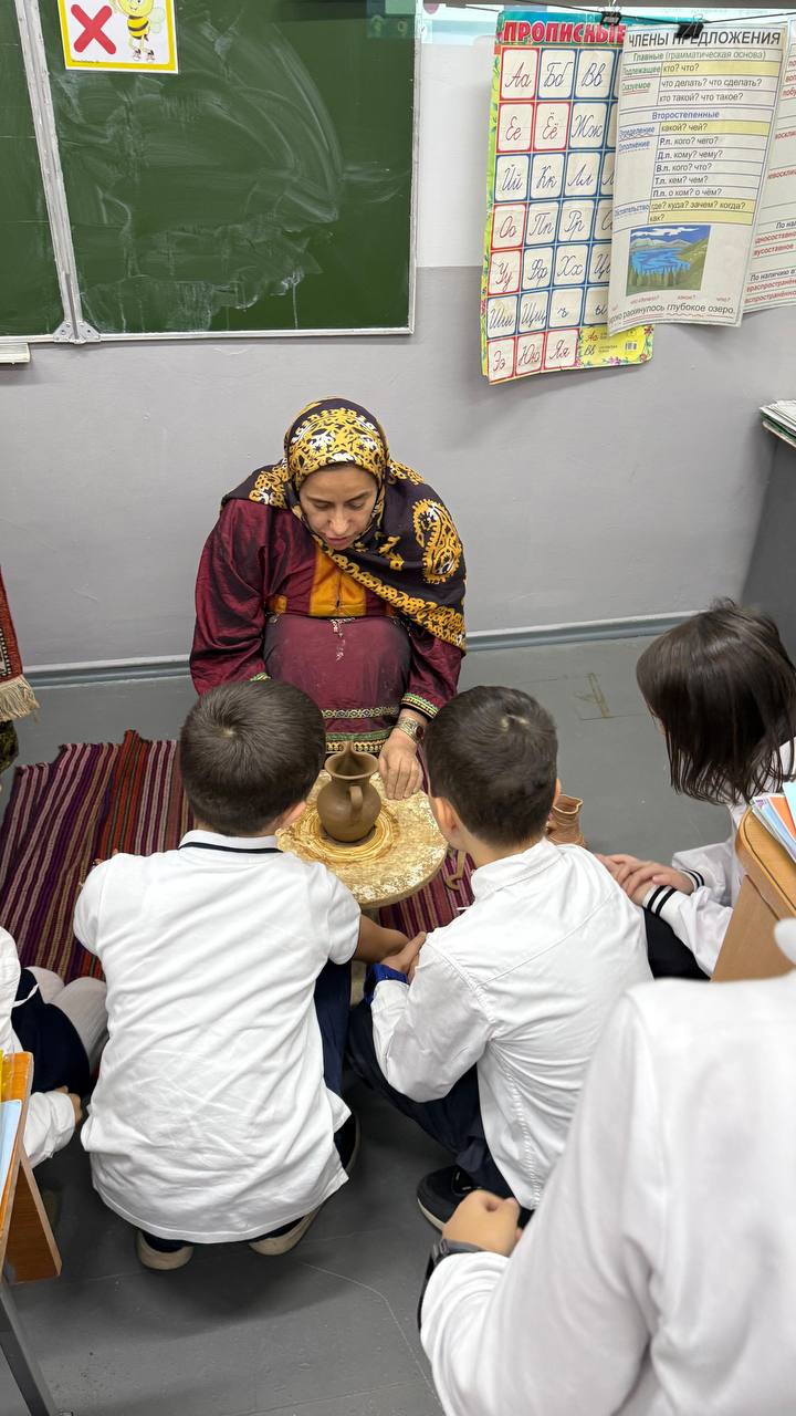 Школы Махачкалы и Каспийска погрузились в атмосферу народных промыслов Дагестана